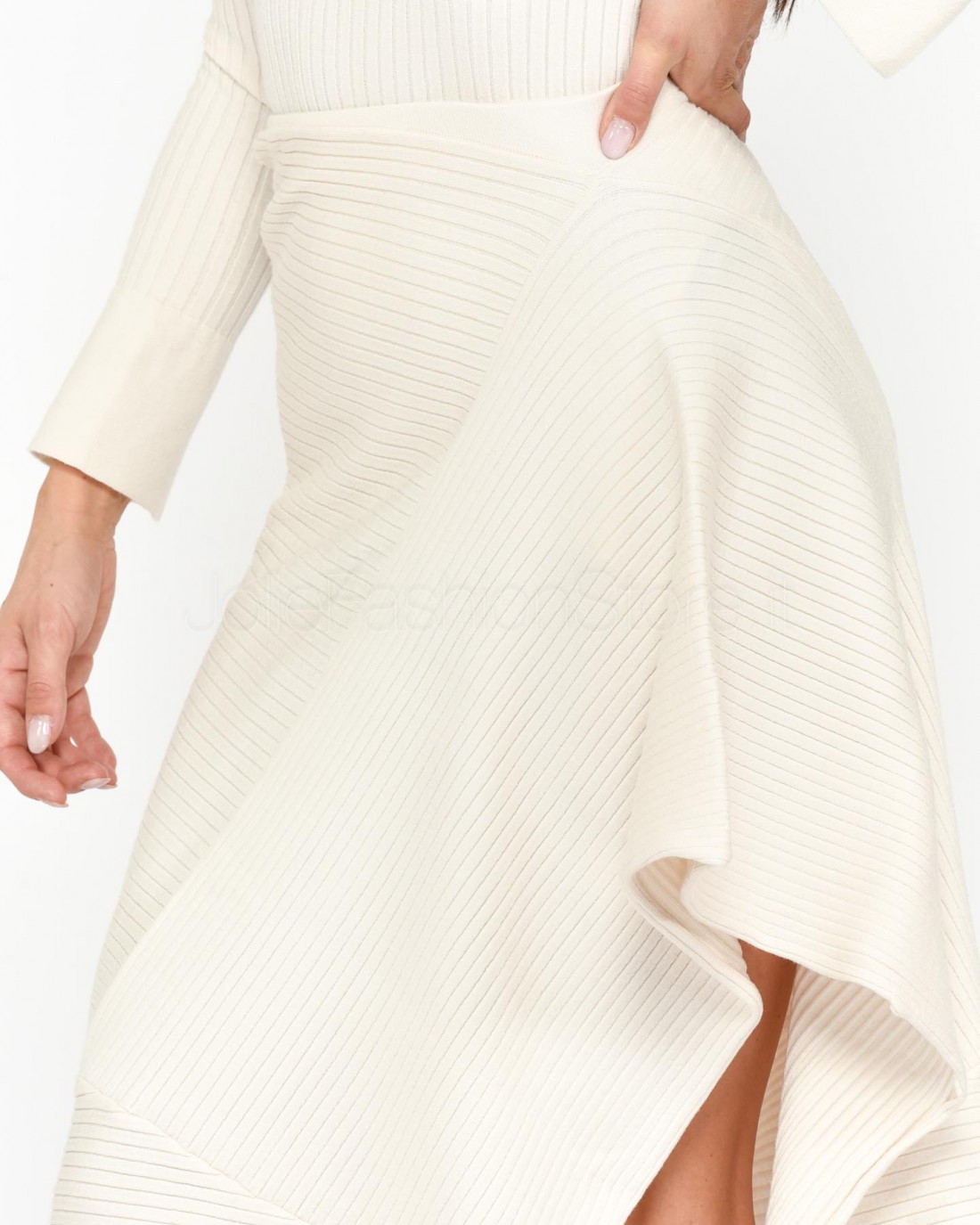 Ivory asymmetrical outlet skirt