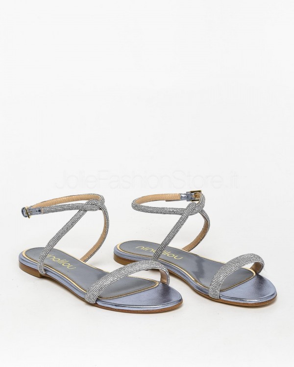 Nina jewel best sale flat sandal